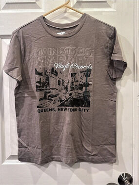 JCPenney Main Street Market Vinyl Records graphic tee Graphic Tee Gray Medium